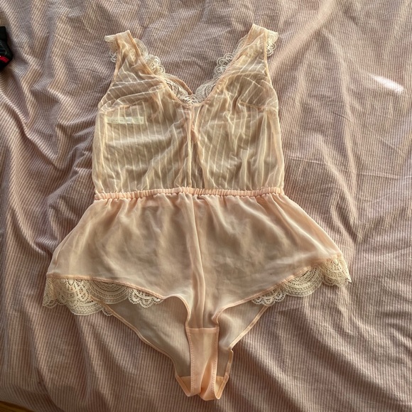 Auden peach teddy 🍑✨ - Picture 3 of 5